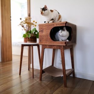 Boîte rustique en chêne foncé avec hamac - belle niche pour deux chats de PurrFur