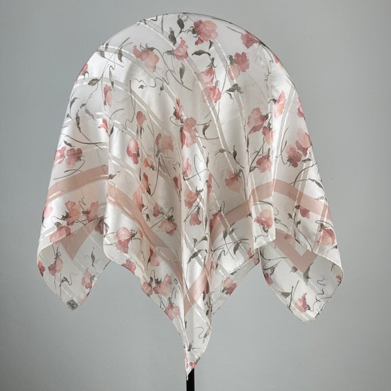 Foulard En Soie Mila Schön Vintage – Dimensions 88x89 Cm, Couleur Beige – Occasion Porté, Charme Rétro