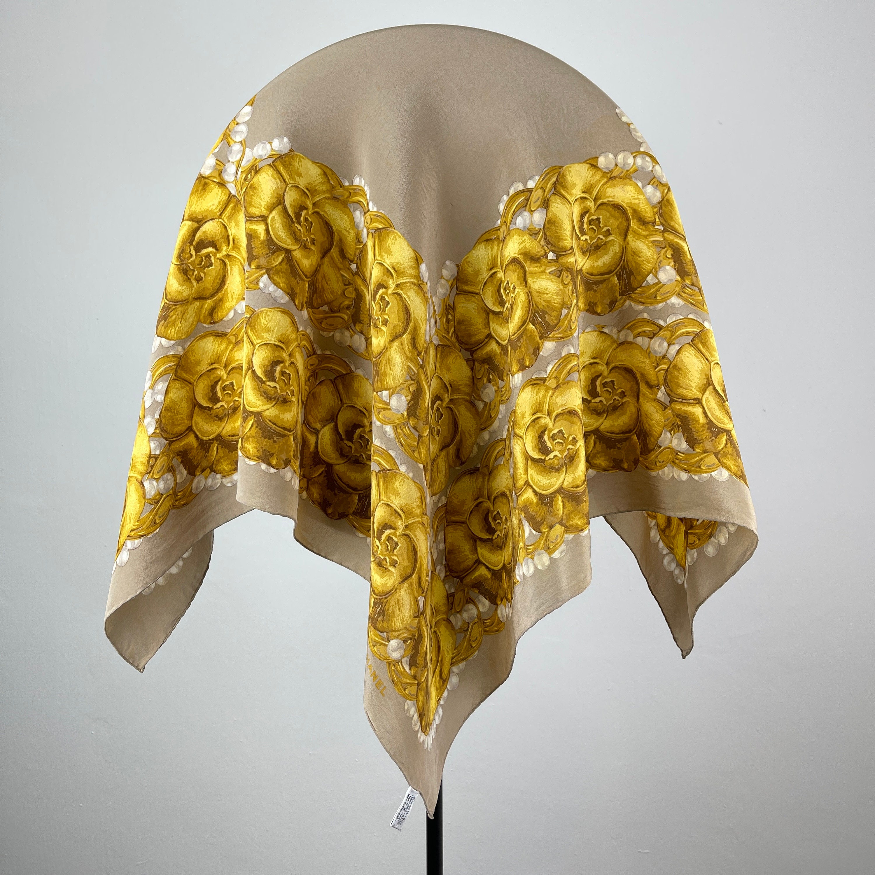 CHANEL SCARF STUNNING Silk Scarves Iconic Floral Gold Chain 