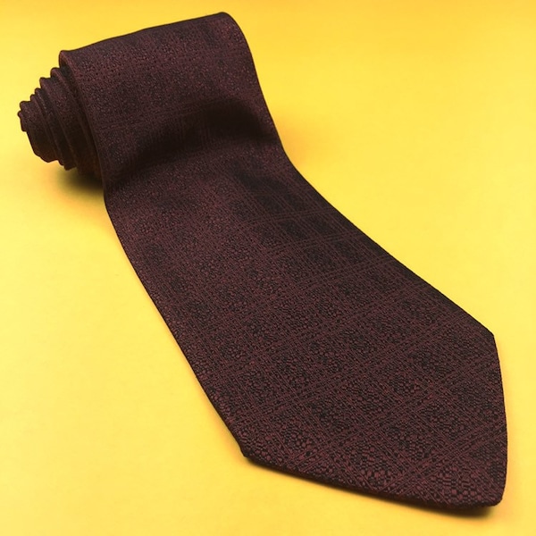 HUGO BOSS TIE twill silk plaid design all over men vintage style necktie on red maroon color made in italy