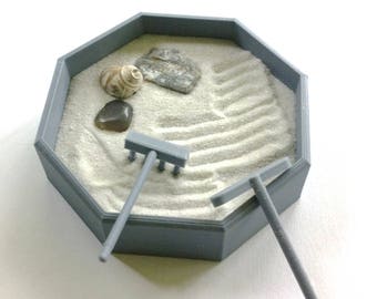 Giardino ottagono in miniatura personalizzato // 3D stampato // Regali d'ufficio/Deco // Mini giardino zen // Pietra della conchiglia di roccia // Rilievo dello stress // PLA Eco