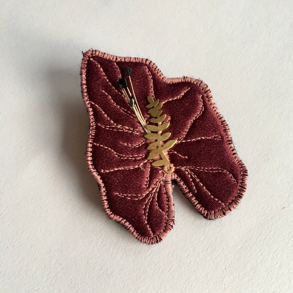 Broche feuille Arum, bijou textile tissu et feutre, feuille d'arum prune