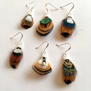 MONOBOUCLE - Kleine solo-oorbel met etnische chique veren, boho/sjamanistische stijl, natuurlijke verenoorbellen - oorbel naar keuze #11