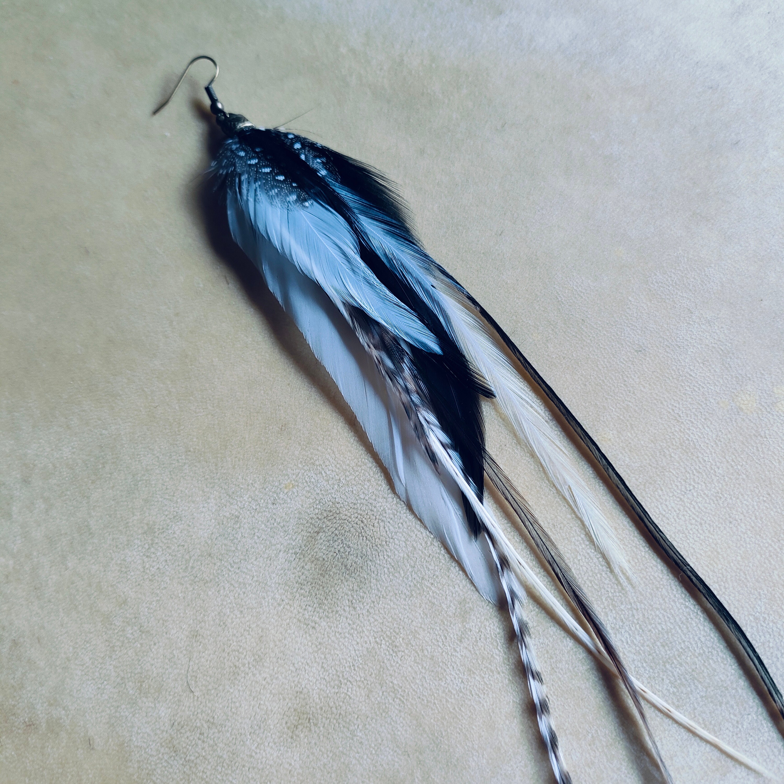 Boucle D'oreille Percée Solitaire à Plumes - Modèle 1359, Occasion En état Neuf