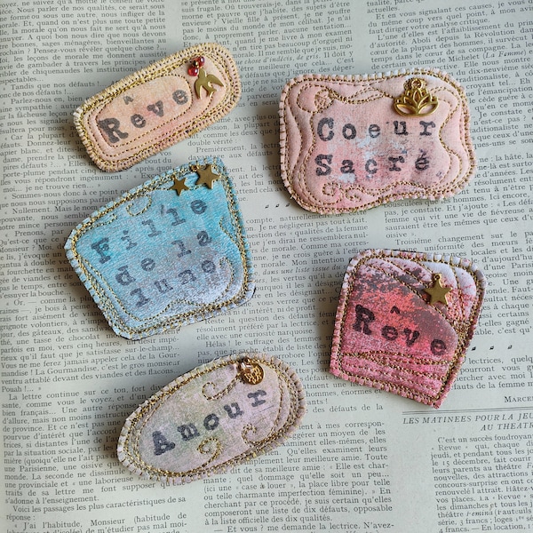 Broche "La douceur des mots", bijou textile à message, broche brodée en tissu / bijou au choix #10