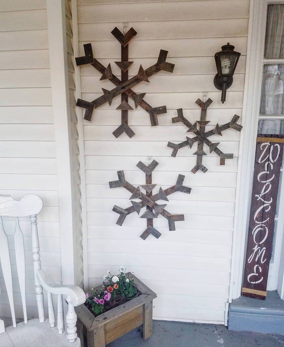 Set of 3 Reclaimed Wood Snowflakes, Primitive Christmas Decor, Salvaged Wood  Snowflakes, Winter Porch Sign, Winter Hanging Wood Decoration 