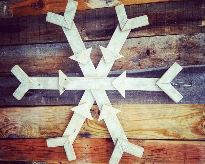 Reclaimed wood snowflake, pallet snowflake, Christmas decor, hanging wood decor, winter porch sign, winter hanging pallet wood decoration image 4