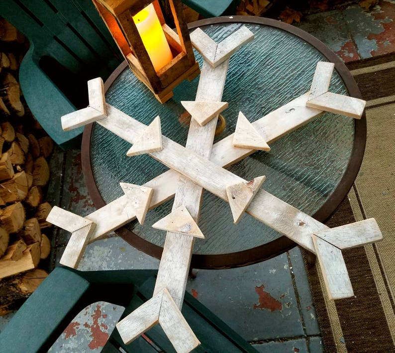 Reclaimed wood snowflake, pallet snowflake, Christmas decor, hanging wood decor, winter porch sign, winter hanging pallet wood decoration image 6