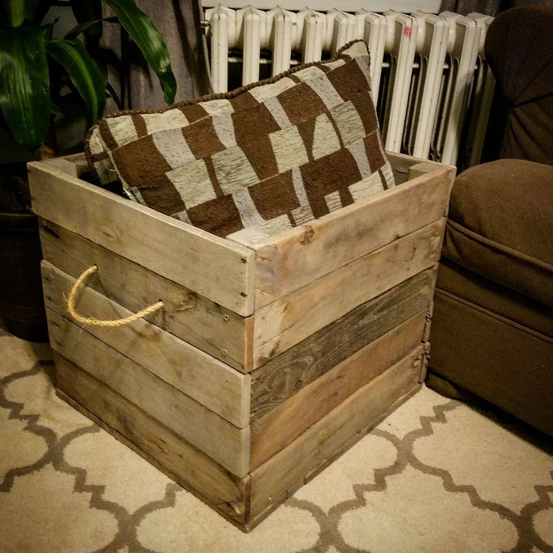 Create An Affordable Backyard Table using Wood Pallets