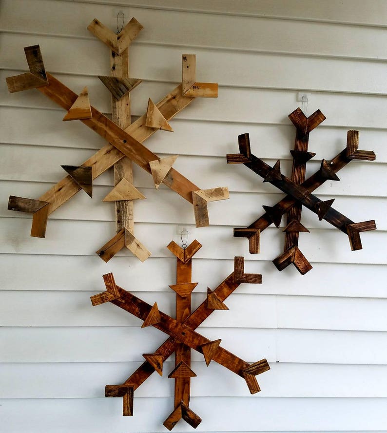 Reclaimed wood snowflake, pallet snowflake, Christmas decor, hanging wood decor, winter porch sign, winter hanging pallet wood decoration image 9