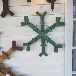 Reclaimed wood snowflake, pallet snowflake, Christmas decor, hanging wood decor, winter porch sign, winter hanging pallet wood decoration image 8