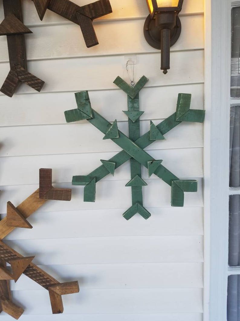 Reclaimed wood snowflake, pallet snowflake, Christmas decor, hanging wood decor, winter porch sign, winter hanging pallet wood decoration image 8