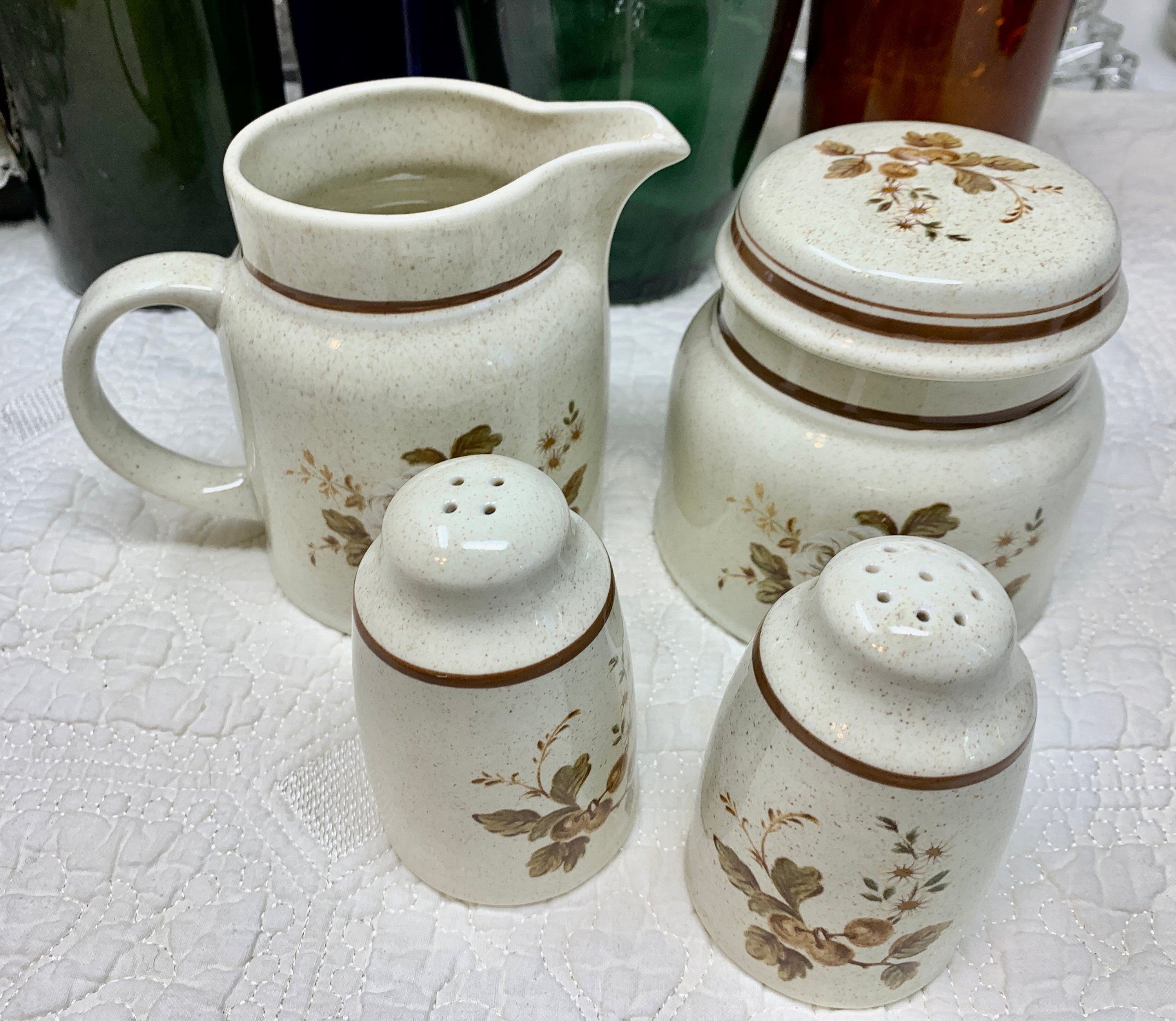 Royal Albert Cream and Sugar Chelsea Bird (DEB) Royal Albert Cream and Sugar Chelsea Bird (DEB)