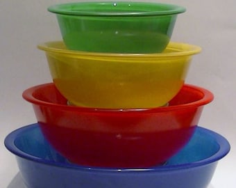 Vintage Pyrex Primärfarben, klare Unterseite, Nesting-Schalen, Vintage Pyrex Rainbow Primary Colors, klare Unterseite, 4-teiliges Nesting-Rührschüssel-Set