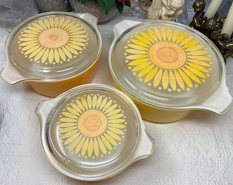 Promotional Pyrex Daisy Citrus Casserole Dish Set with Lids, 470 Series Cinderella Bake-Serve-Store Casserole Set AKA Sunflower