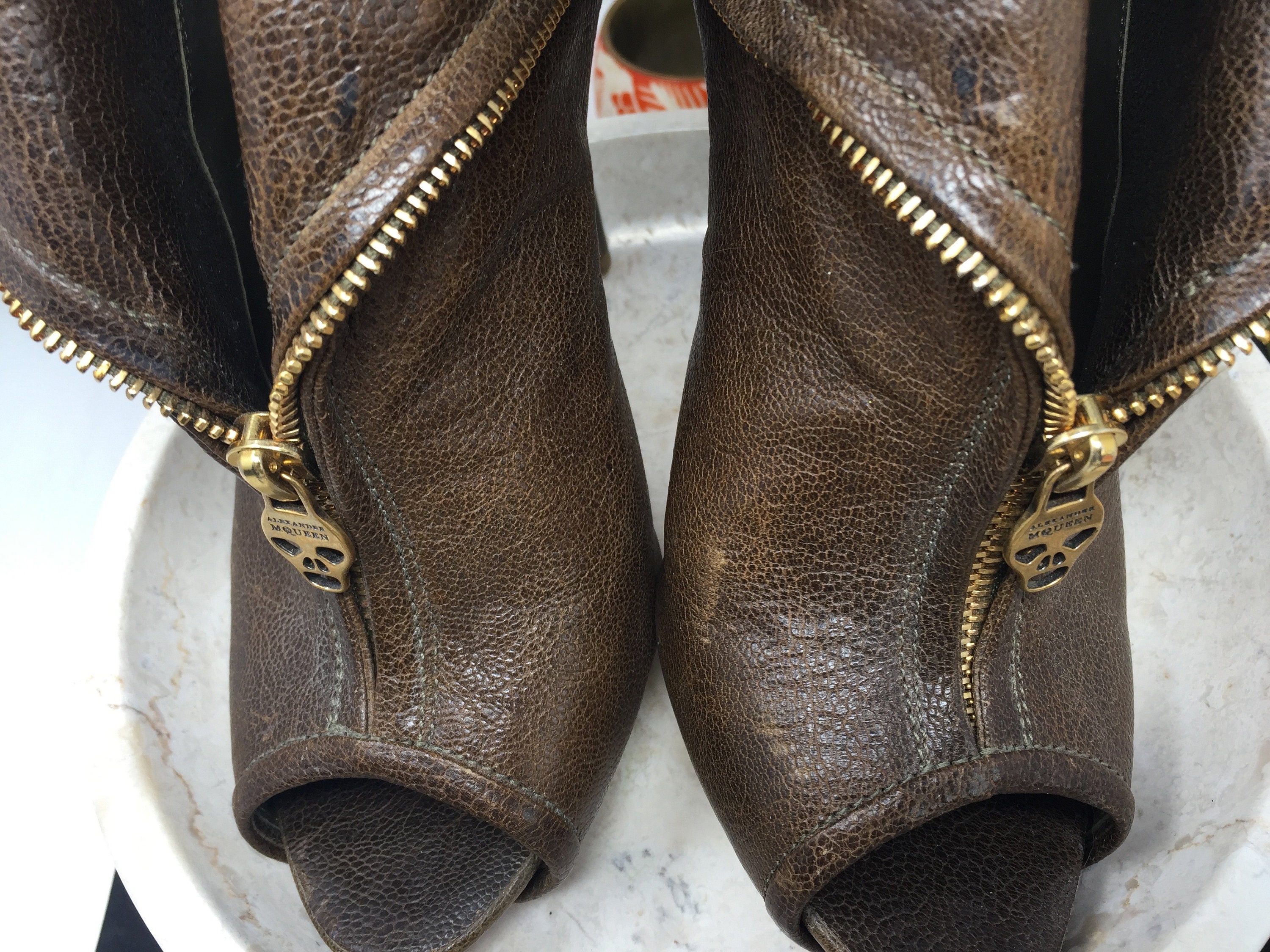 ショートブーツ・ブーティ ALEXANDER MCQUEEN ZIP-DETAILED SMOOTH LEATHER ANKLE BOOTS il_fullxfull.1781751944_pjt4.jpg
