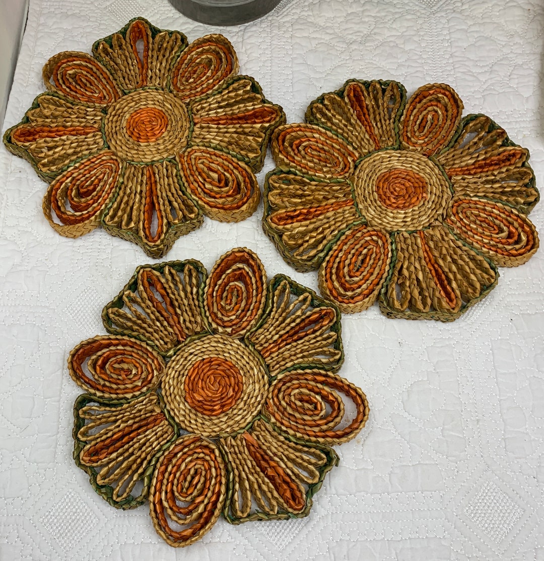 Decorative Flower Design Trivets, Woven Raffia Wicker Straw Hot Pad
