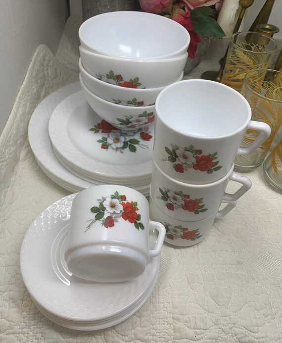 Vintage Arcopal servicio de 20 piezas para cuatro motivo floral rosa borde de tejido de cesta de tierra blanca vajilla floral retro hecha en Francia