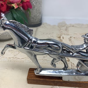 Circa 40s 50s, Figural Horse W/ Jockey Sulky Chrome Hood Ornament, Trotter Harness Horse & Jockey Hood Ornament, Horse Harness Racing Buggy