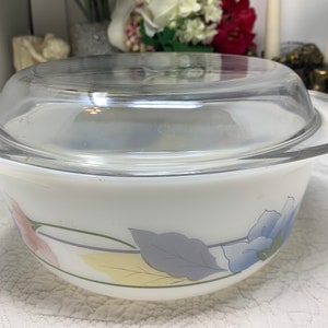 Vintage Arcuisine d'Arcopal 2 Quart Casserole, 1970s Arcuisine Lidded Casserole  Oven to Table, Made in France,  Beautiful Floral Motif
