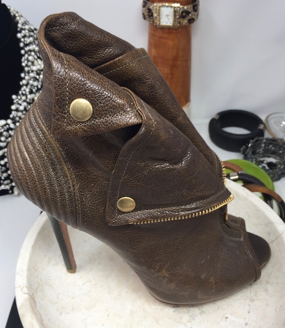 ショートブーツ・ブーティ ALEXANDER MCQUEEN ZIP-DETAILED SMOOTH LEATHER ANKLE BOOTS 17458774_37998378_1000.jpg