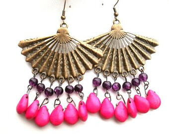 41 - Boucles d'oreilles éventail  perles violettes et gouttes fuchsia