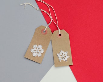 A set of 2 Crochet Snowflake gift tags / Christmas gift tags / Xmas Gift tags / Holiday gift Tags / Handmade Gift tags / Kraft Gift Tags