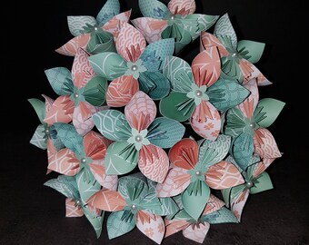 Exemple Ensemble Bouquets mariée corail et vert menthe avec sa boutonnière et une fleur à l'unité
