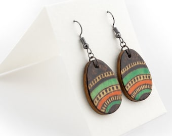 Pendientes de madera pirograbados hechos a mano: Joyería tribal hippie
