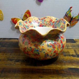 Pot violet cannelé africain en céramique (moyen)