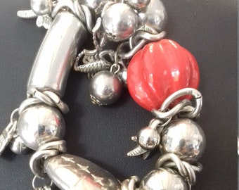 Bracciale di frutta rossa.