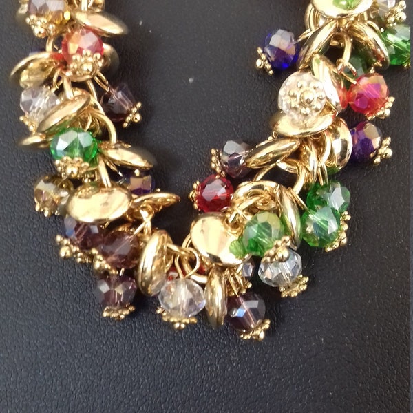 Magnifique et précieux bracelet de perles multicolore.