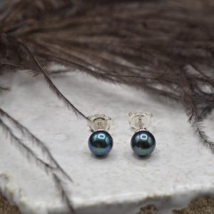 Orecchini perla d'acqua salata, orecchino argento 925, orecchino perla nera giapponese, orecchino bottone, orecchino sposa, Handmade Italy