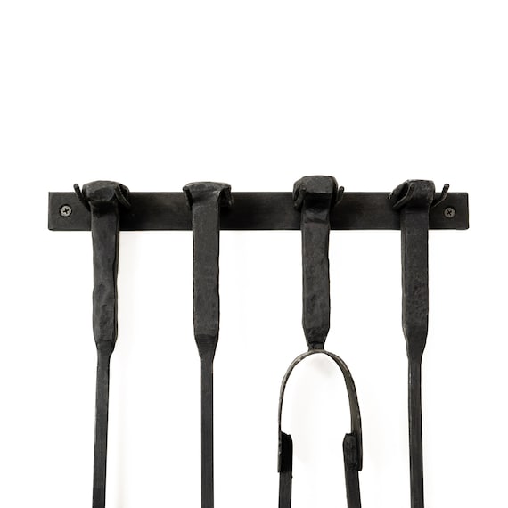 Argentinischer Grill ‚Brasero‘ Mit Grillset – Asado Grill Aus Eisen, Inkl. Schaufel, Schürhaken & Zange, 30x30x50 Cm