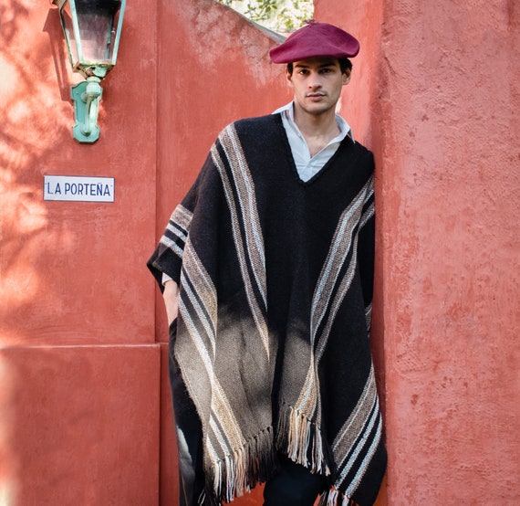 Bij zonsopgang tegel vermijden Buy Llama Wool Knitted Poncho Unisex Argentinian Poncho Online in India -  Etsy