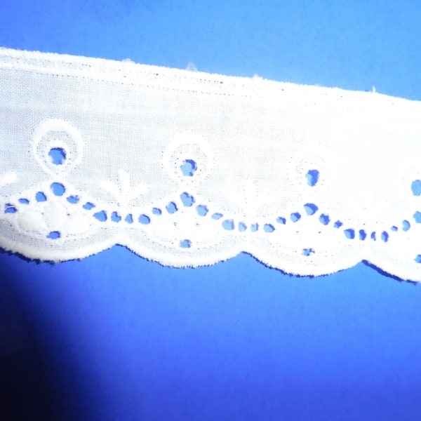 Broderie anglaise blanche  3,8 cm de large lot de 1,85 mètre