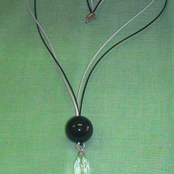 Long pendentif collier original noir et blanc fait main