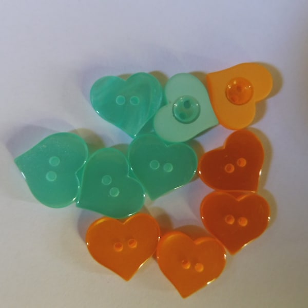 Lot de 5 jolis boutons coeurs jaune orangé ou bleu turquoise 14 mm