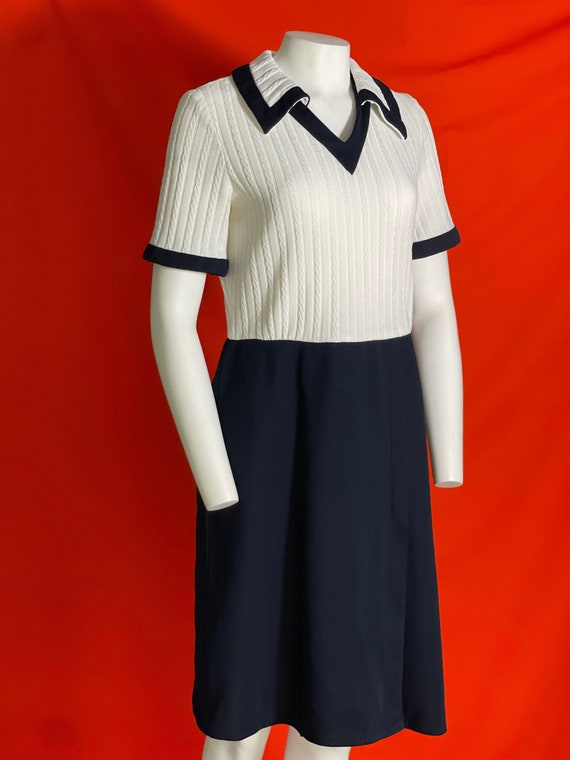 Vintage 1970’s V Neck Dress With Collar