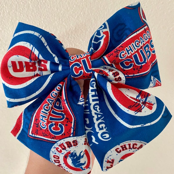 Chicago Cubs inspired bows// Cubs inspired bows