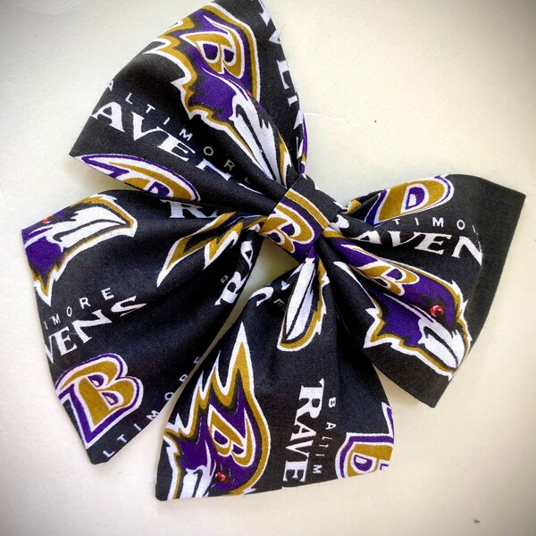 Baltimore Ravens inspired bows// Ravens inspired bows