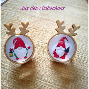 Spilla natalizia in legno con renna e gnomi cabochon in vetro, Buon Natale e Babbo Natale