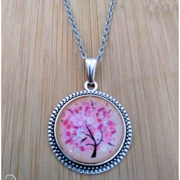 Bijou Collier arbre de vie sous verre avec pendentif rond cabochon en verre arbre de vie porte bonheur finition étoile.