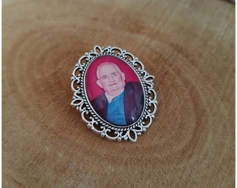 Pin brooch, souvenir boutonniere jewel, memorial tribute pin with photos under oval or round glass, wedding, communion, baptism