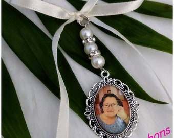 Memorial mourning tribute keepsake medallion with oval glass cabochon oval support, pearls and ribbon of your choice ideal for bridal bouquet jewelry