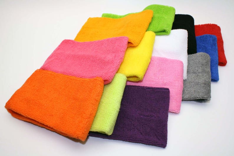 Peut inclure: Un ensemble de bandeaux en tissu &eacute;ponge de diff&eacute;rentes couleurs, dont orange, rose, jaune, vert, violet, blanc, gris, bleu, rouge et noir.