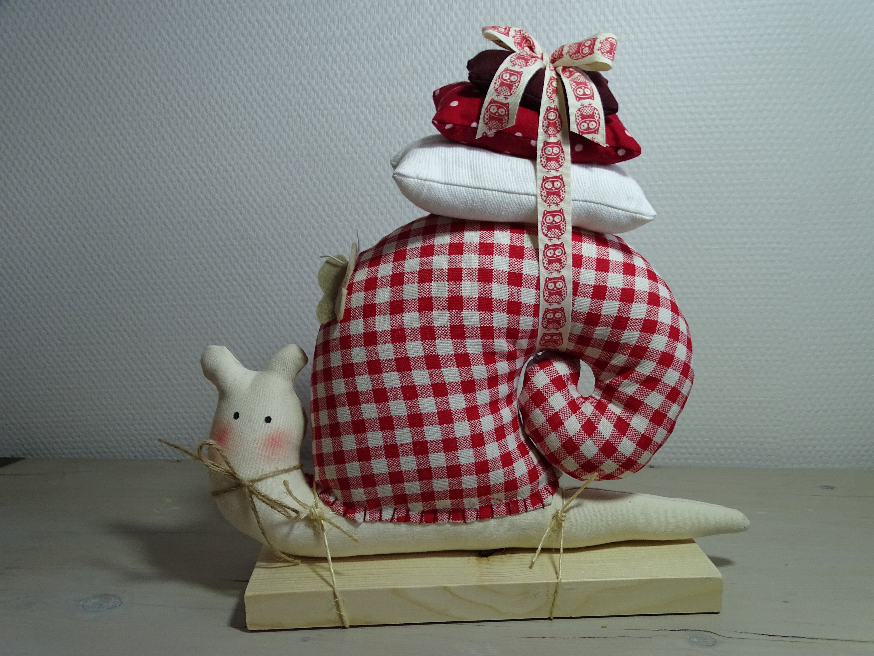 Escargot Tilda sur Socle en Bois