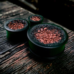 Aangepaste ebbenhouten pluggen/zwarte houten pluggen/steenpluggen en tunnels, handgemaakte custom M99-pluggen, door piercer gemaakte meters, rode stenen pluggen, zwarte pluggen