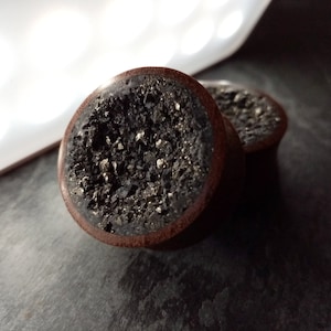 Jauges de pyrite, bouchons en bois d&#39;obsidienne, bouchons en bois personnalisés géode, jauge de tunnel en pierre véritable, boucle d&#39;oreille, bijoux pour tendeur d&#39;oreille