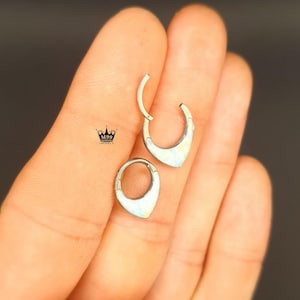 Titanium Opal Clicker ring 16G/ thick point septum piercing/ opal clicker ring / 8mm 10mm 1.2mm Titanium F136 piercing/ White Opal Clicker